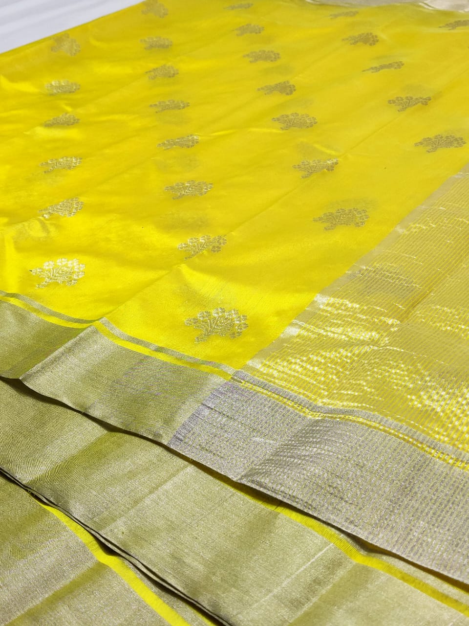 Handwoven Barberry Color Chanderi Pattu Silk Saree - Authentic Chanderi silk sarees Chanderi Saree
