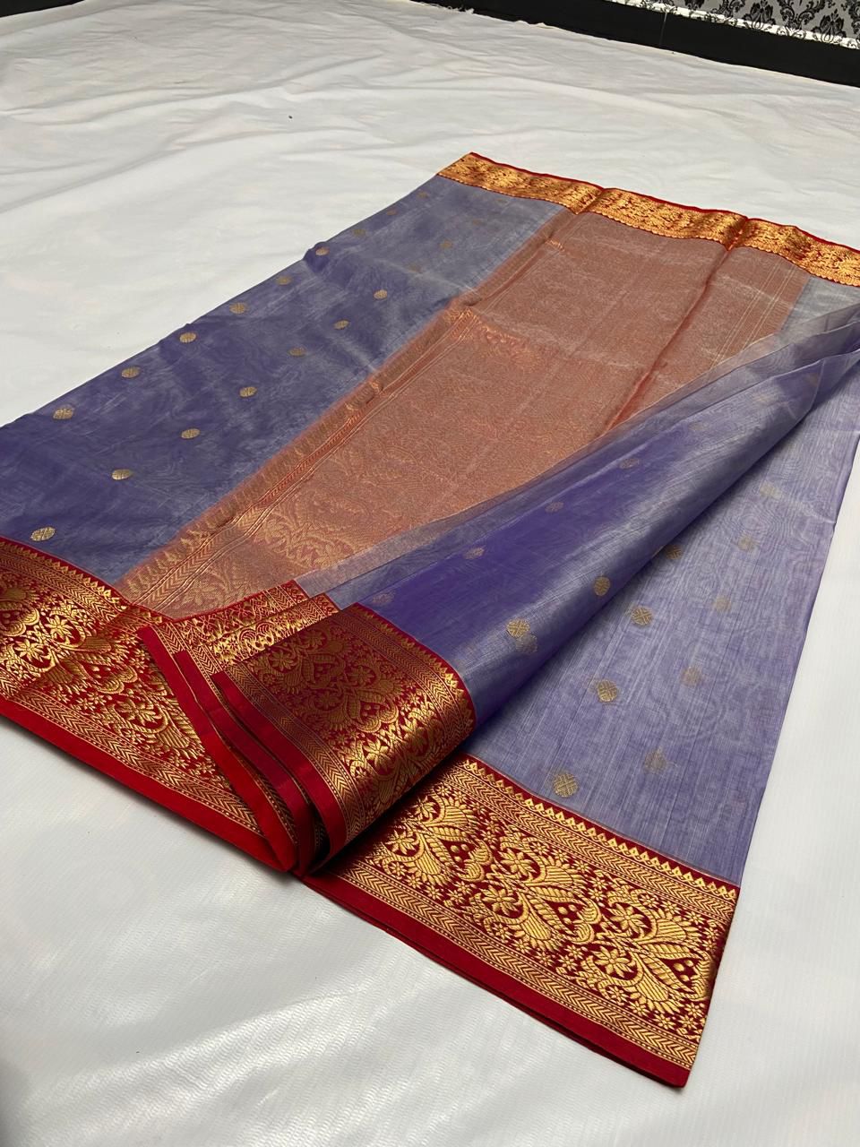 Handwoven Red Elegant lavender with grand red zari pallu Organza Chanderi Katan Silk Saree - Authentic Chanderi silk sarees Chanderi Saree - View 3