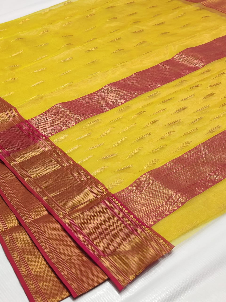 Handwoven Gold Old Gold Color Chanderi Silk Tissue Saree - Authentic Tissue Chanderi Saree - View 1
