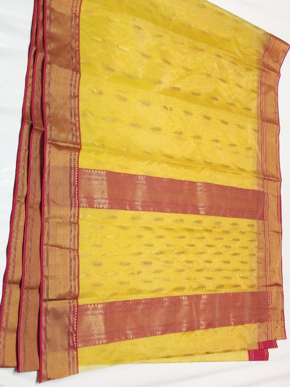 Handwoven Gold Old Gold Color Chanderi Silk Tissue Saree - Authentic Tissue Chanderi Saree - View 2