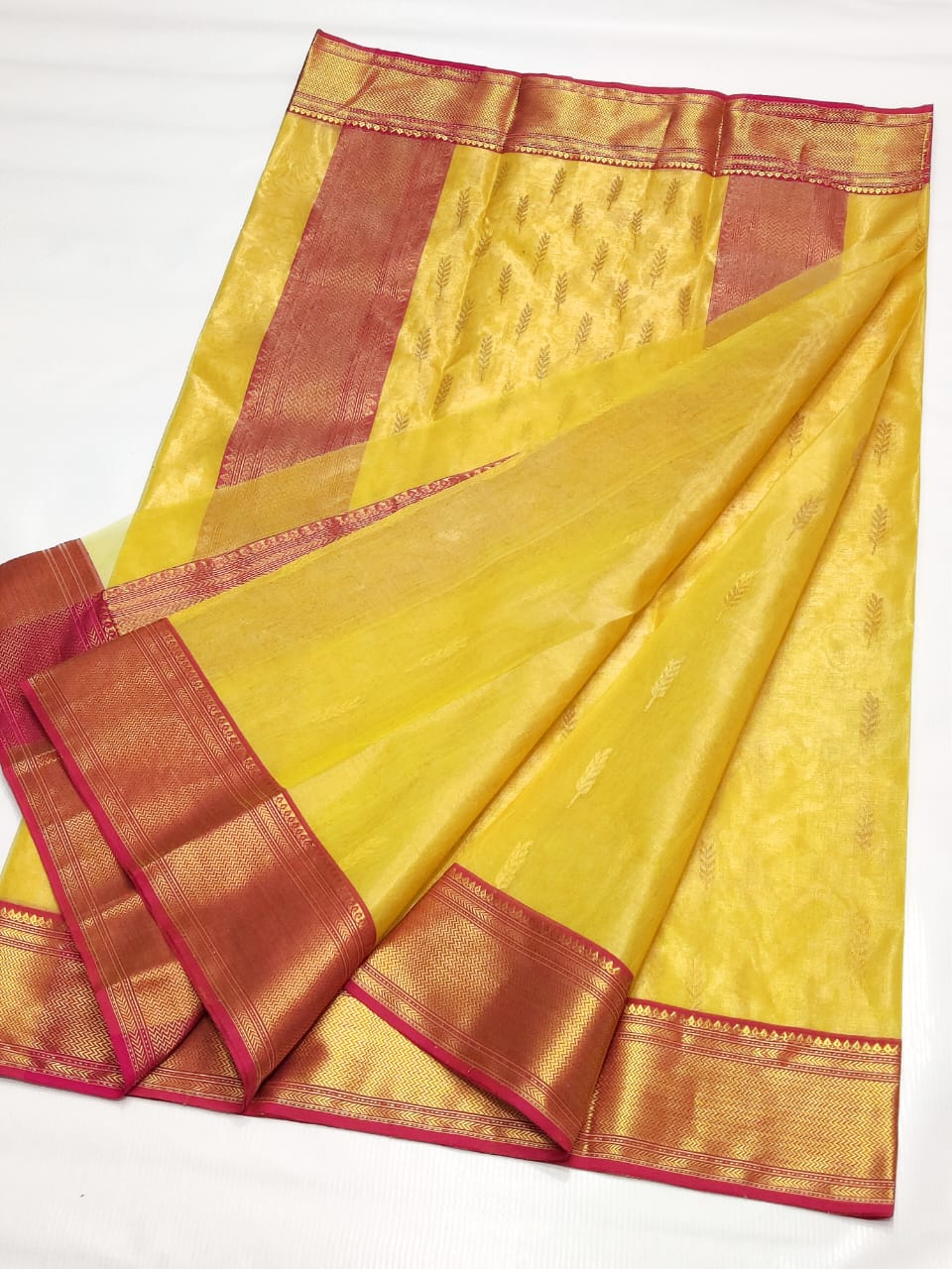 Handwoven Gold Old Gold Color Chanderi Silk Tissue Saree - Authentic Tissue Chanderi Saree - View 3
