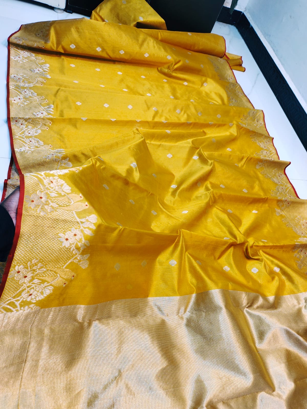 Handwoven Silver Radiant Mustard Yellow Chanderi with Silver Zari Scalloped Border Chanderi Pattu Silk Saree - Authentic Chanderi silk sarees Chanderi Saree - View 1