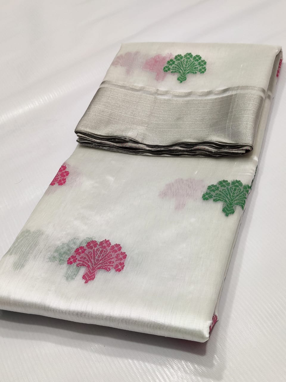 Handwoven Timberwolf Color Chanderi Pattu Silk Saree - Authentic Chanderi silk sarees Chanderi Saree - View 3