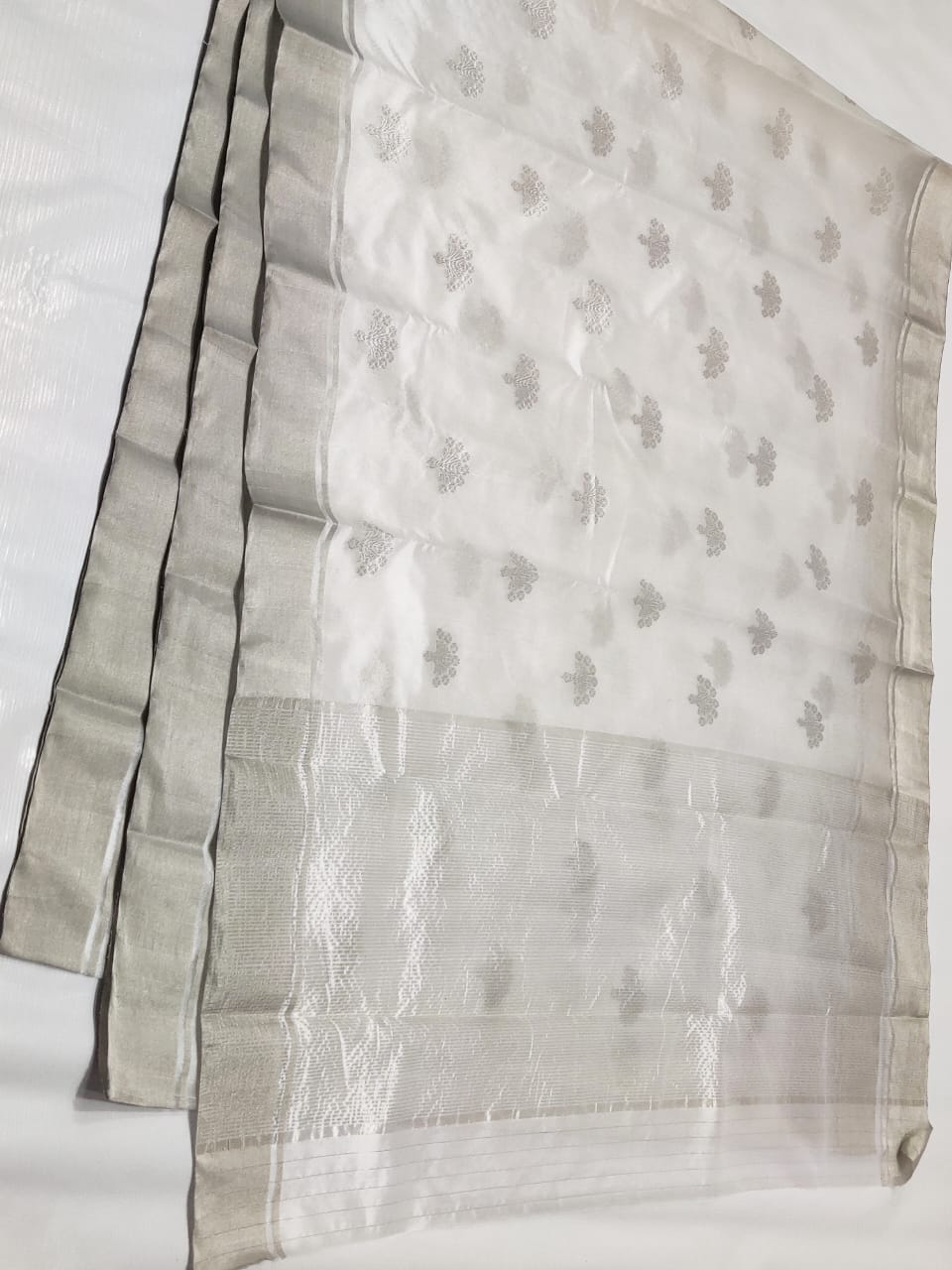 Handwoven Timberwolf Color Chanderi Pattu Silk Saree - Authentic Chanderi silk sarees Chanderi Saree - View 1