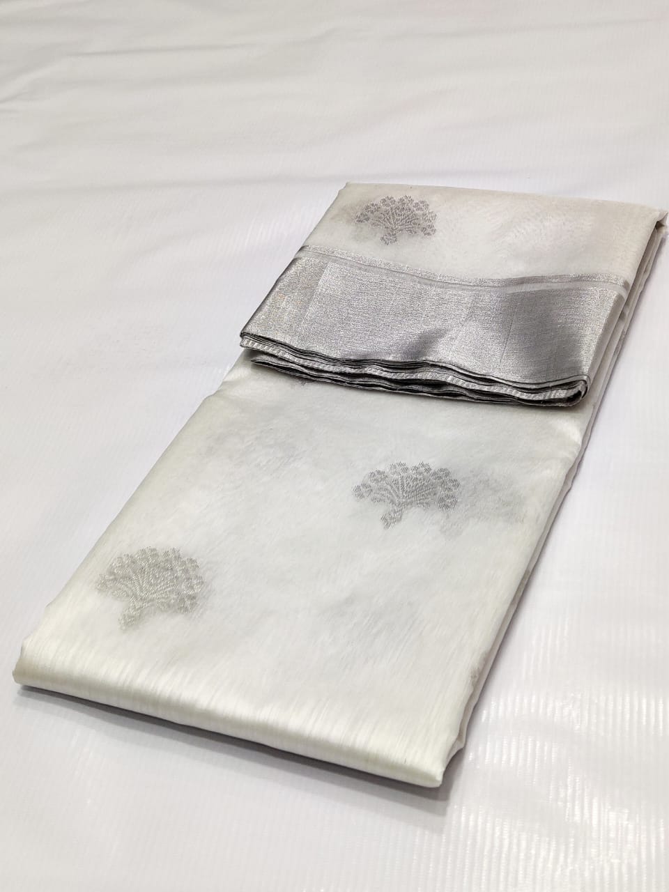 Handwoven Timberwolf Color Chanderi Pattu Silk Saree - Authentic Chanderi silk sarees Chanderi Saree - View 3