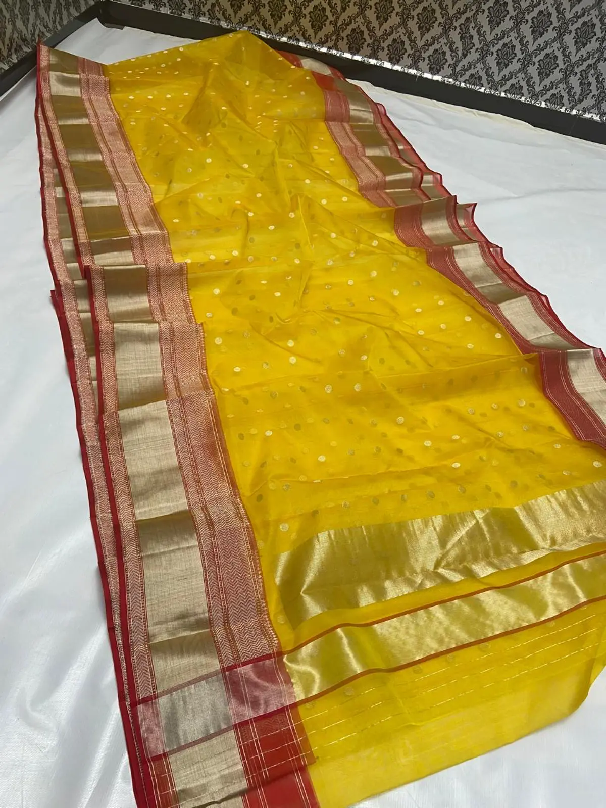Handwoven Yellow  Vibrant Yellow Chanderi Katan Silk Saree - Authentic Chanderi Silk Saree Chanderi Saree - View 1