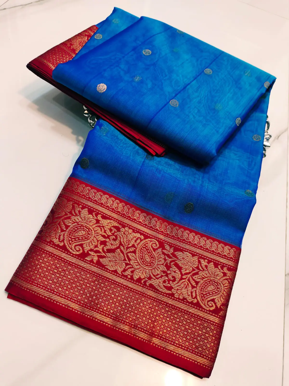 Handwoven Azure Blue Azure Blue with Regal Red Temple Border and Antique Gold Zari Kataan Silk - Authentic Chanderi Silk Saree Chanderi Saree - View 3