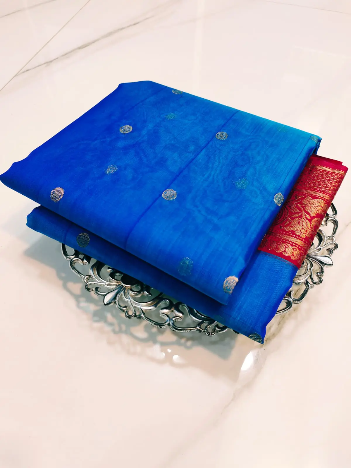 Handwoven Azure Blue Azure Blue with Regal Red Temple Border and Antique Gold Zari Kataan Silk - Authentic Chanderi Silk Saree Chanderi Saree - View 5