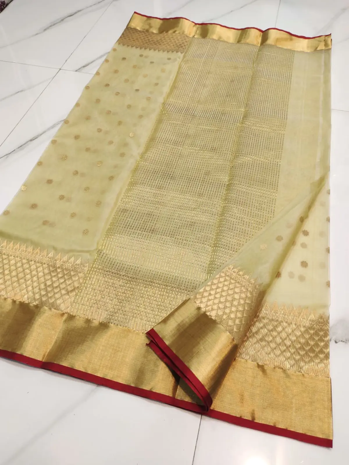 Handwoven Champagne Haze & Antique Gold Champagne Haze with Antique Gold Kadiyal Zari Chanderi Silk - Authentic Chanderi Silk Saree Chanderi Saree - View 4
