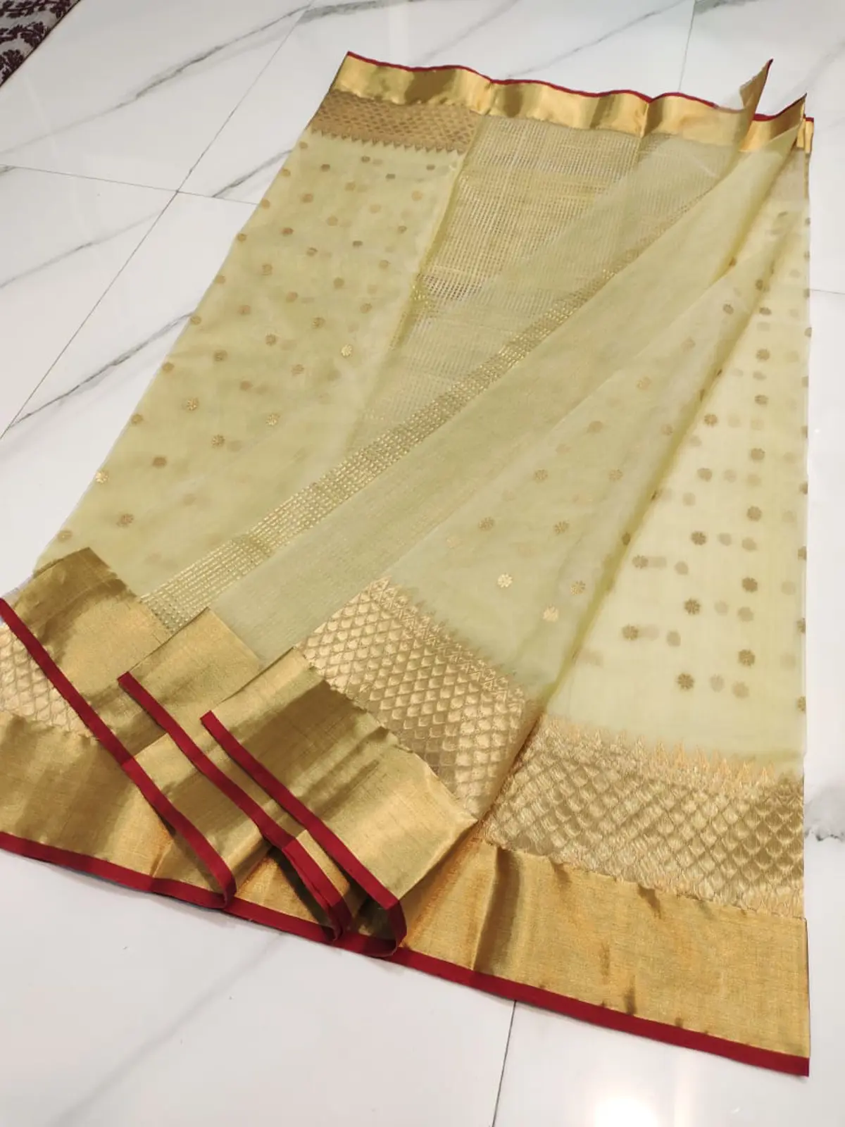 Handwoven Champagne Haze & Antique Gold Champagne Haze with Antique Gold Kadiyal Zari Chanderi Silk - Authentic Chanderi Silk Saree Chanderi Saree - View 5