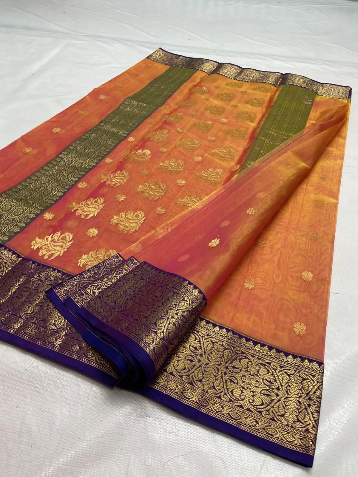 Handwoven Coral Blush, Fuchsia, Plum, and Antique Gold Zari Coral Blush, Fuchsia, Plum, and Antique Gold Zari Kataan Silk Saree - Authentic Chanderi Silk Saree Chanderi Saree - View 3