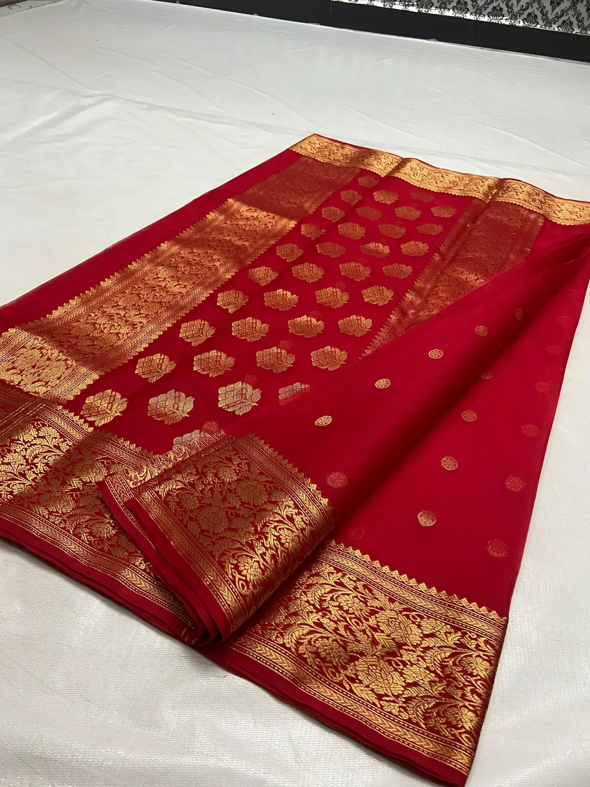 Handwoven Crimson Radiance & Gold Crimson Radiance and Gold Crimson Radiance with Opulent Gold Zari Buttis Chanderi Saree - Authentic Chanderi Silk Saree Chanderi Saree - View 3
