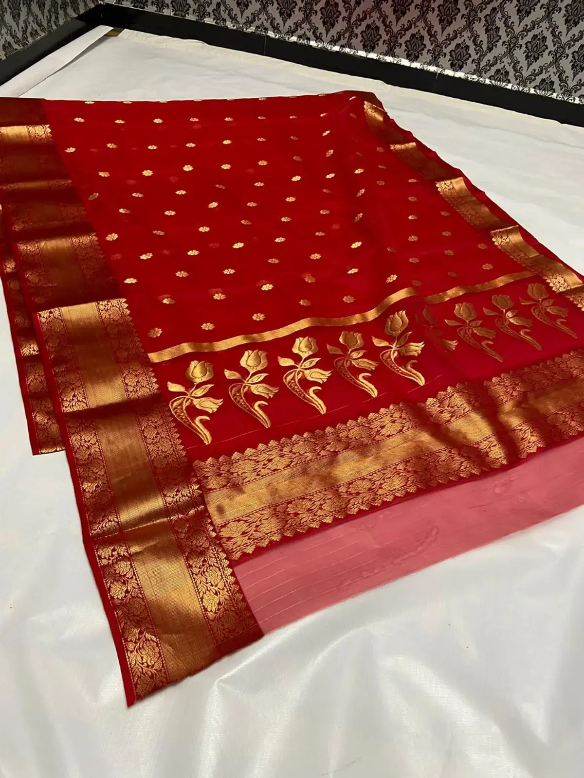 Handwoven Crimson & Antique Gold Crimson Radiance with Opulent Gold Zari Border Chanderi Saree - Authentic Chanderi Silk Saree Chanderi Saree - View 3