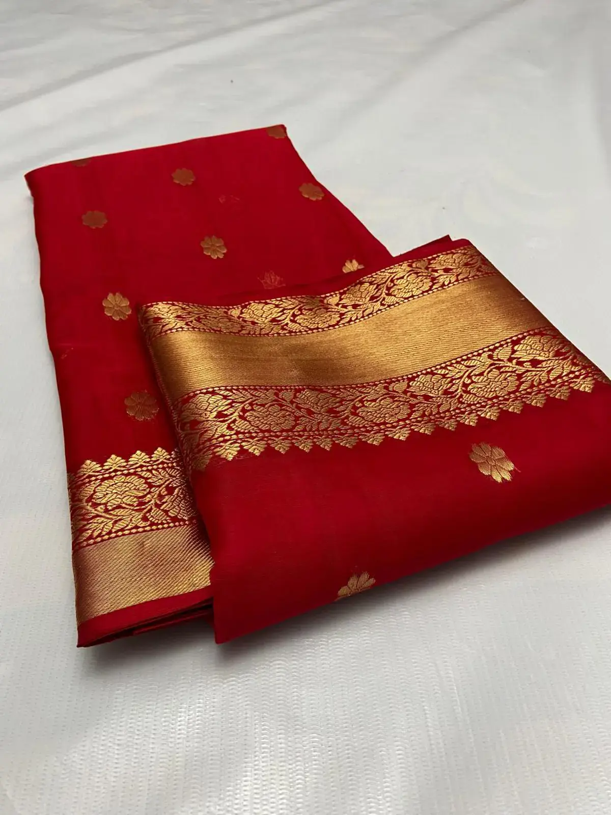 Handwoven Crimson & Antique Gold Crimson Radiance with Opulent Gold Zari Border Chanderi Saree - Authentic Chanderi Silk Saree Chanderi Saree - View 4