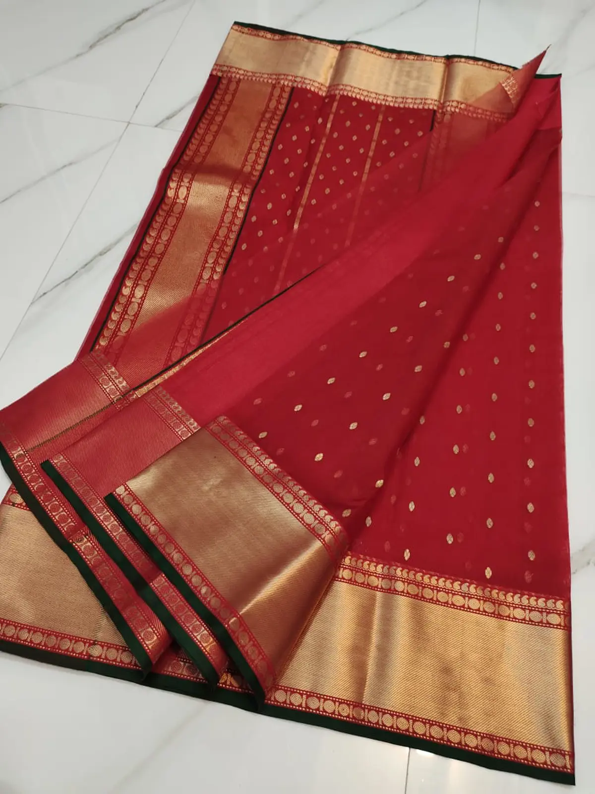Handwoven Crimson Red with Antique Gold Border Crimson Red with Antique Gold Border Kataan Silk Saree - Authentic Chanderi Silk Saree Chanderi Saree - View 3