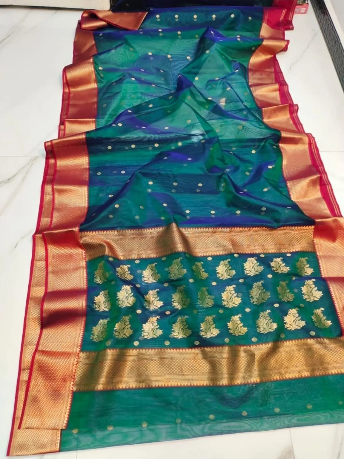 Handwoven Dual Tone Teal & Sapphire Blue with Golden Zari and Fuchsia Accents Dual Tone Teal & Sapphire Blue with Golden Zari and Fuchsia Accents Kataan Silk Saree - Authentic Chanderi Silk Saree Chanderi Saree - View 1