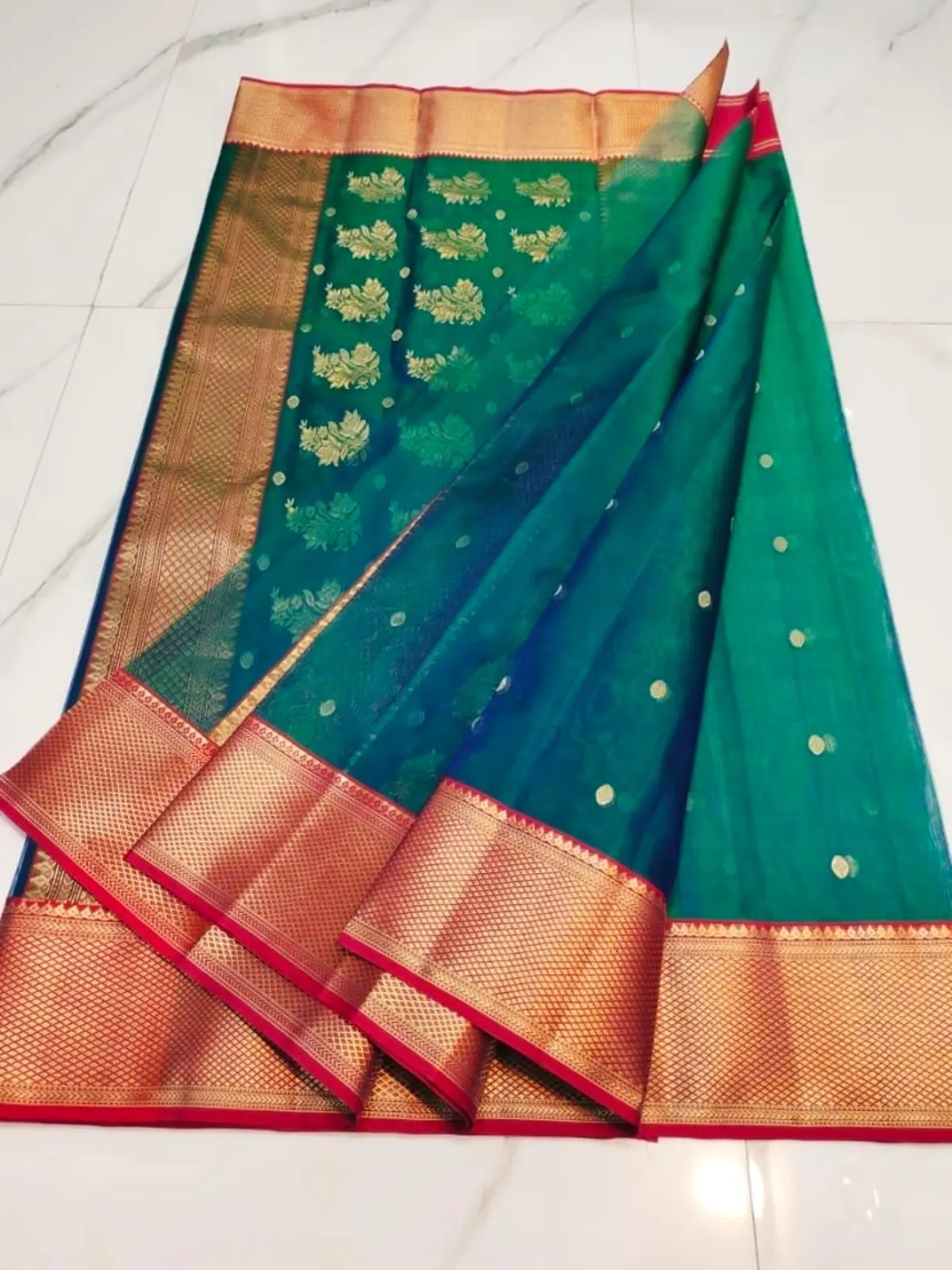 Handwoven Dual Tone Teal & Sapphire Blue with Golden Zari and Fuchsia Accents Dual Tone Teal & Sapphire Blue with Golden Zari and Fuchsia Accents Kataan Silk Saree - Authentic Chanderi Silk Saree Chanderi Saree - View 2
