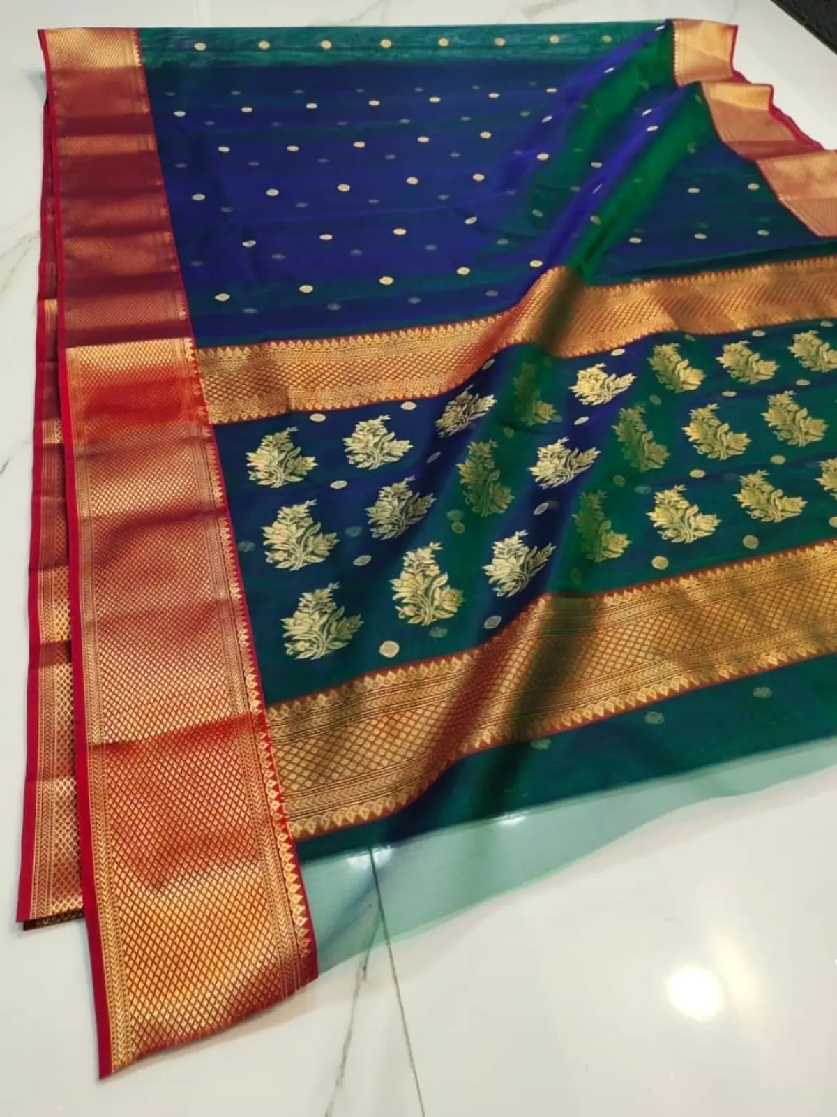 Handwoven Dual Tone Teal & Sapphire Blue with Golden Zari and Fuchsia Accents Dual Tone Teal & Sapphire Blue with Golden Zari and Fuchsia Accents Kataan Silk Saree - Authentic Chanderi Silk Saree Chanderi Saree - View 3