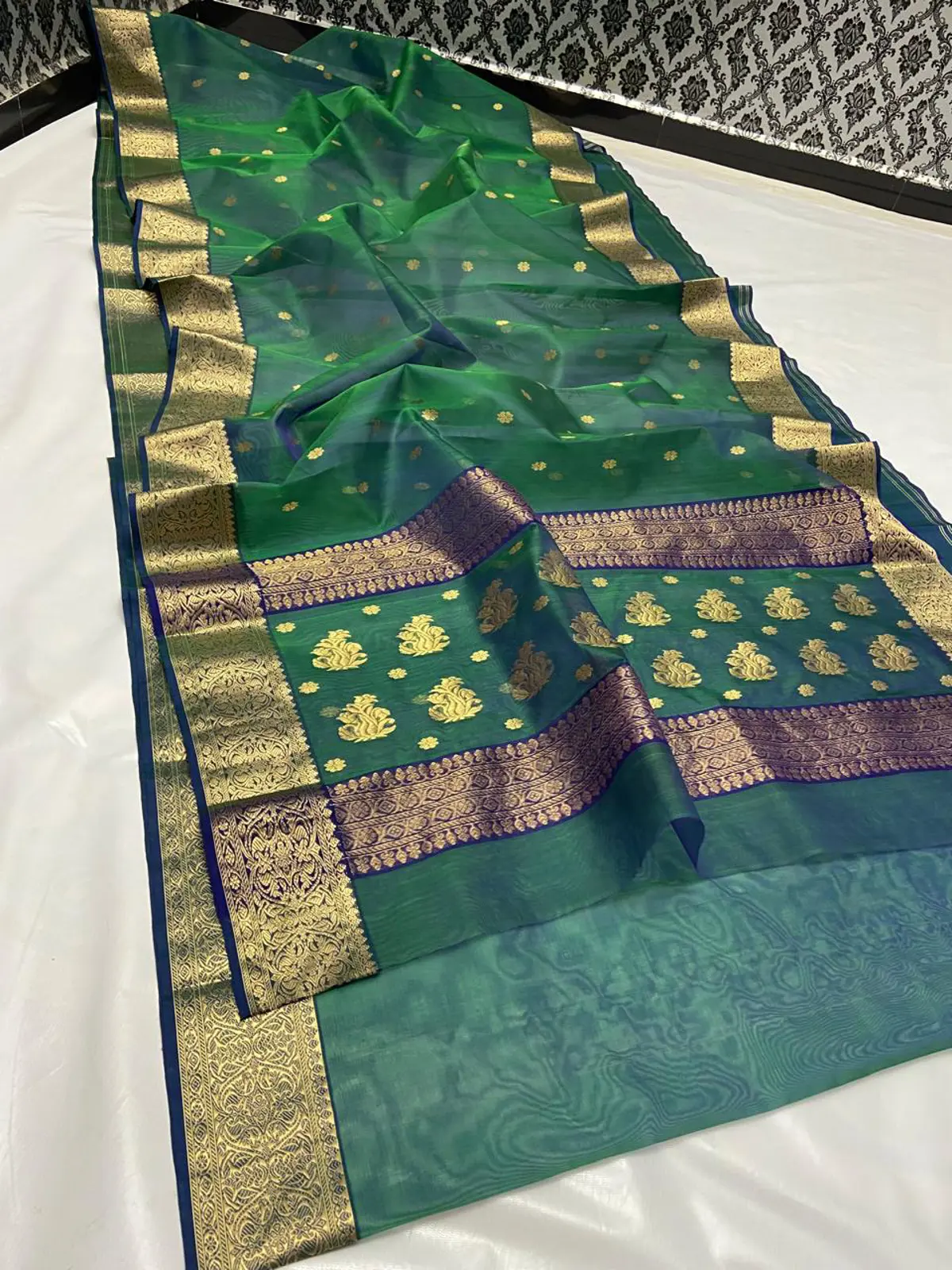 Handwoven Emerald & Midnight Blue with Antique Gold Zari Emerald and Midnight Blue with Antique Gold Floral Booti Kataan Silk - Authentic Chanderi Silk Saree Chanderi Saree - View 4