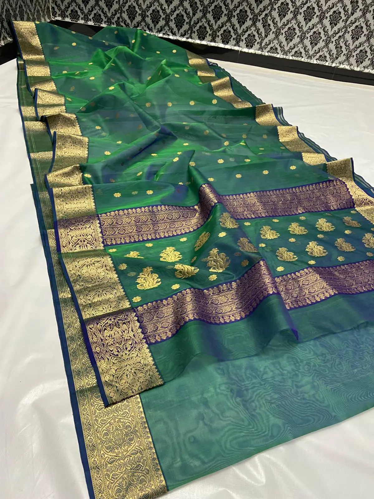Handwoven Emerald & Midnight Blue with Antique Gold Zari Emerald and Midnight Blue with Antique Gold Floral Booti Kataan Silk - Authentic Chanderi Silk Saree Chanderi Saree - View 5