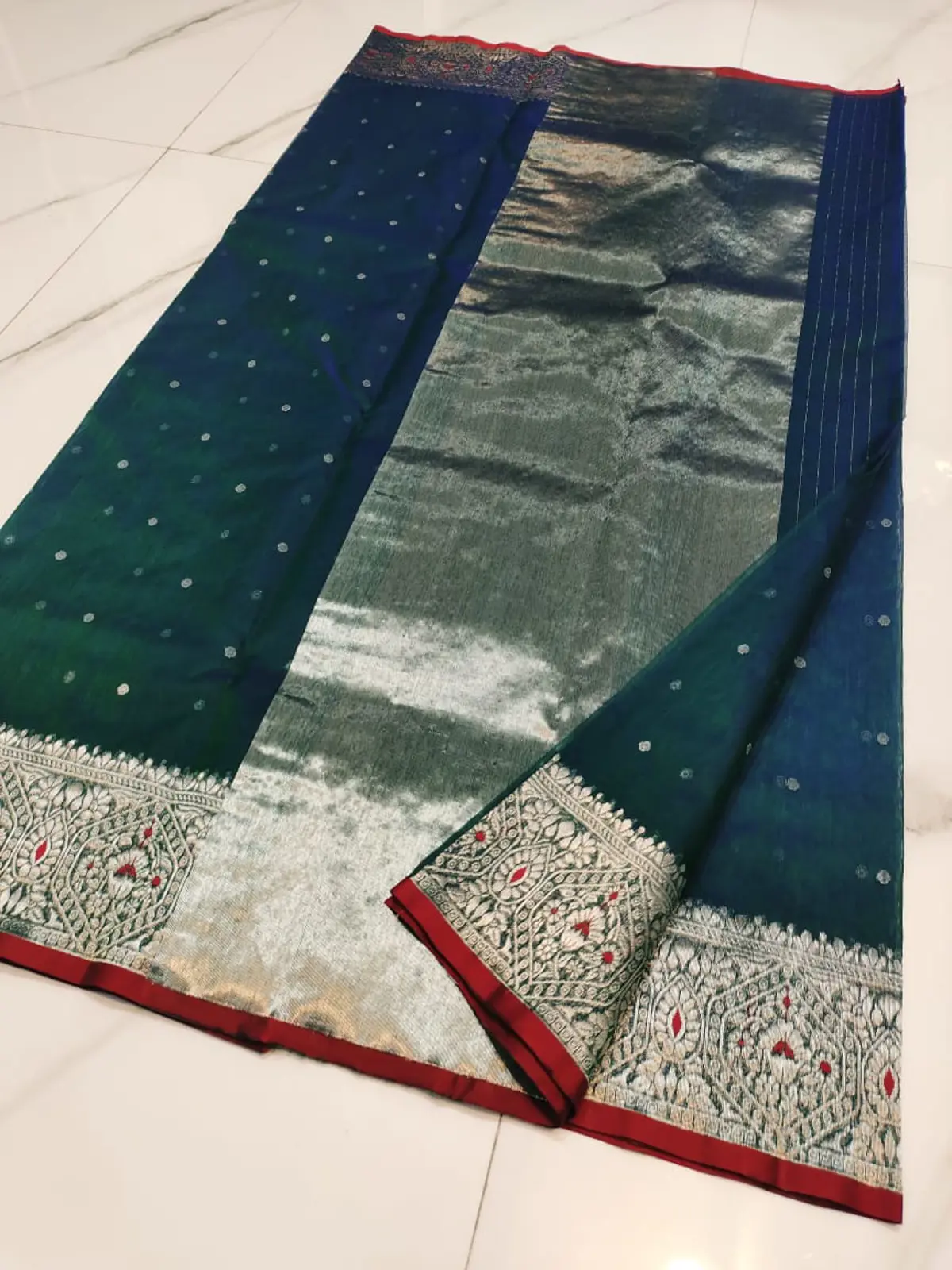 Handwoven Emerald Green & Sapphire Blue Ombre with Antique Silver Zari Emerald and Sapphire Ombre with Antique Silver Zari Border Chanderi Silk - Authentic Chanderi Silk Saree Chanderi Saree - View 4