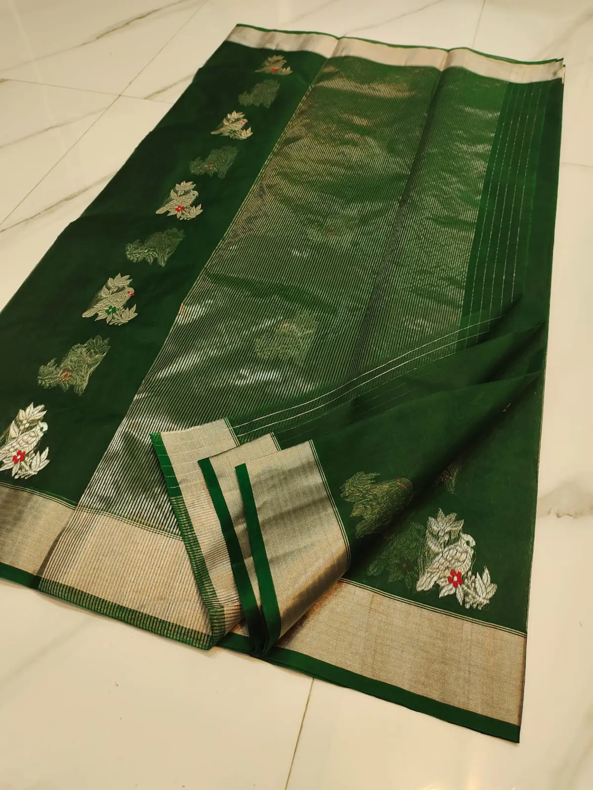 Handwoven Emerald Forest with Dual-Tone Zari Emerald Forest with Dual-Tone Zari Kataan Silk Saree - Authentic Chanderi Silk Saree Chanderi Saree - View 3