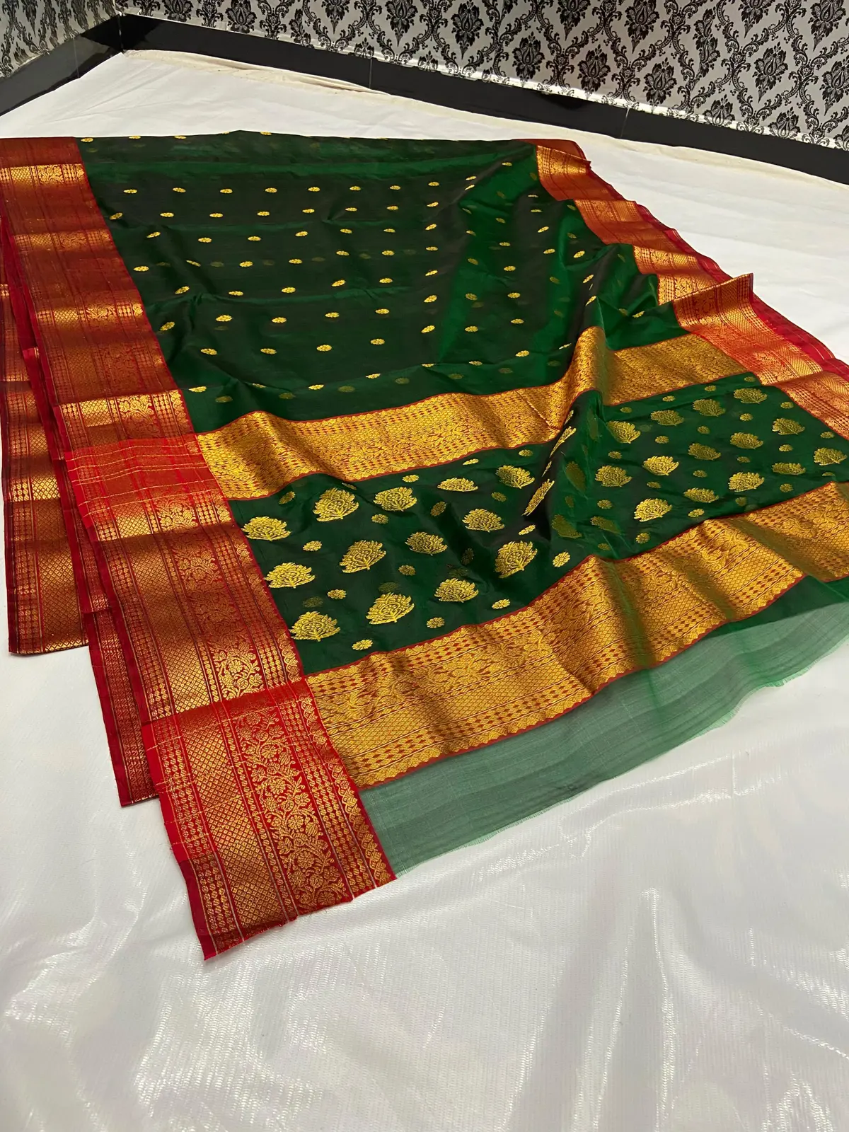 Handwoven Emerald Green, Crimson Red, and Antique Gold Emerald Green with Antique Gold Zari Bootis and Crimson Border Kataan Silk - Authentic Chanderi Silk Saree Chanderi Saree - View 5