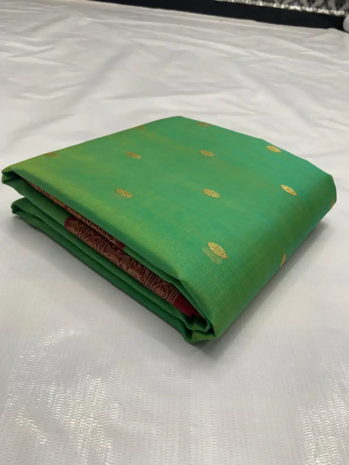 Handwoven Emerald Green & Gold Emerald Green with Gold Buti Chanderi Saree - Authentic Chanderi Silk Saree Chanderi Saree - View 5
