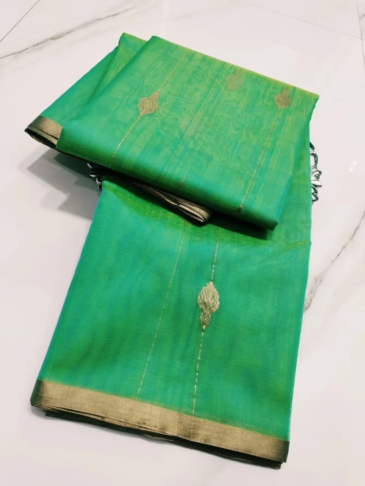 Handwoven Emerald Green & Antique Gold Emerald Green with Gold Leaf Motifs Kataan Silk - Authentic Chanderi Silk Saree Chanderi Saree - View 1