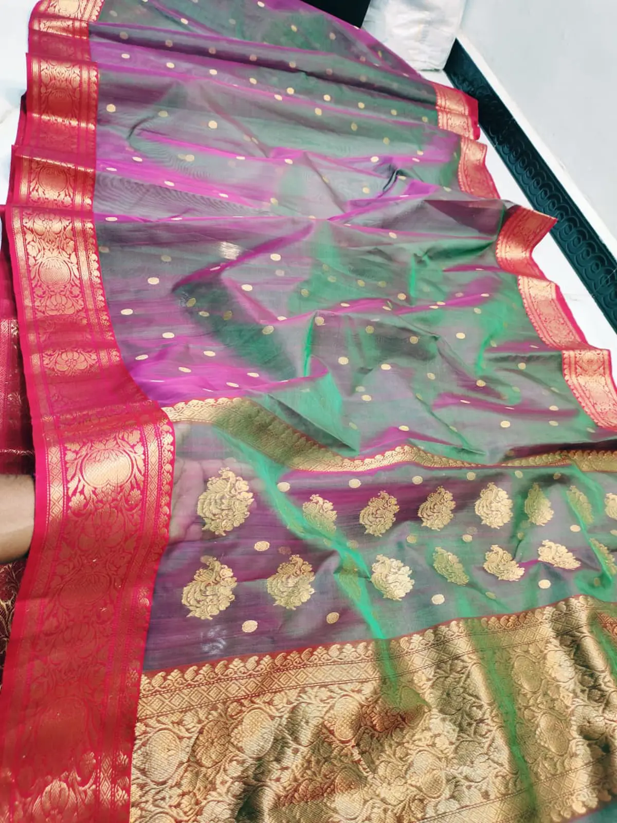 Handwoven Emerald Green Emerald Green with Royal Purple and Gold Zari Kataan Silk - Authentic Chanderi Silk Saree Chanderi Saree - View 2