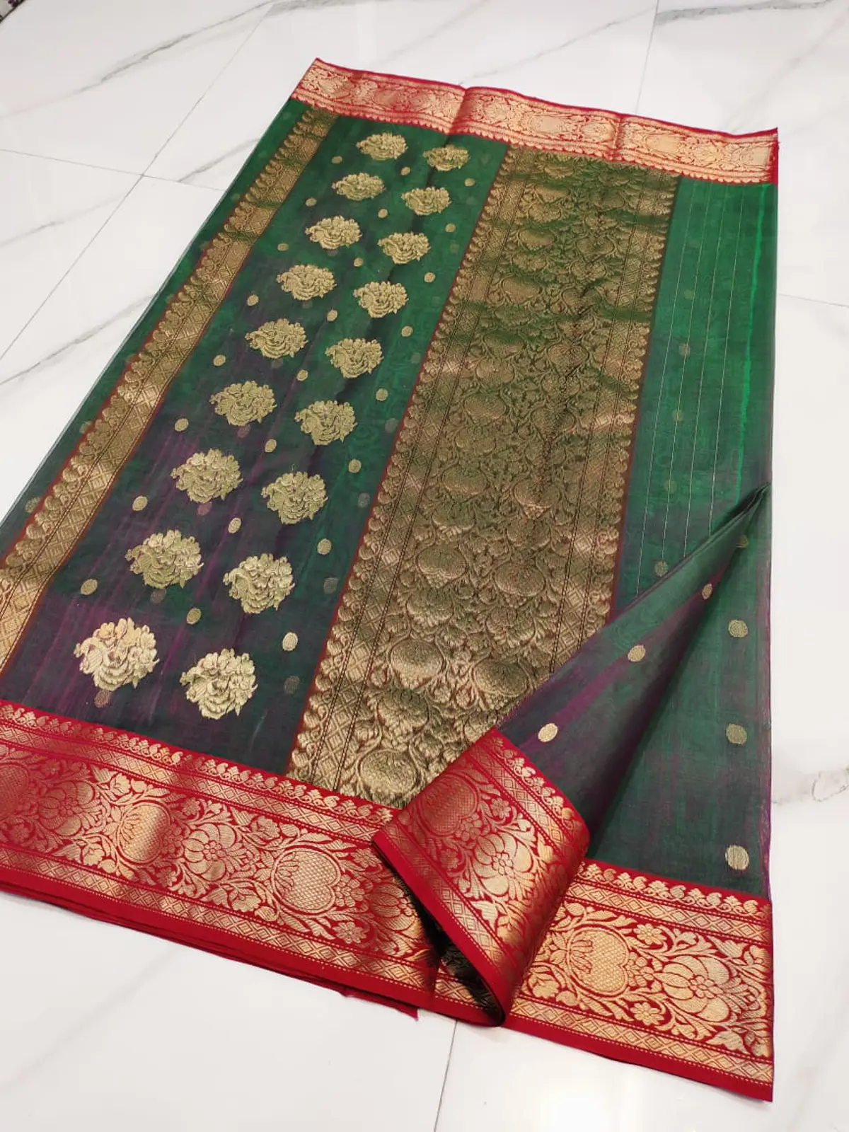 Handwoven Emerald Green Emerald Green with Royal Purple and Gold Zari Kataan Silk - Authentic Chanderi Silk Saree Chanderi Saree - View 5
