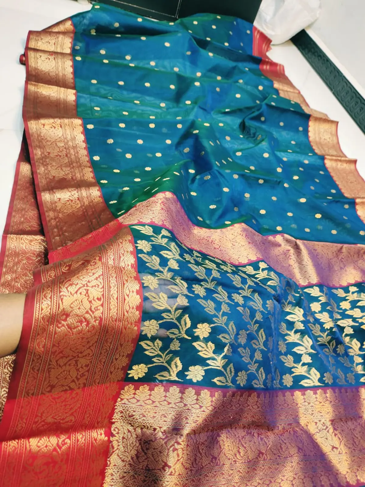 Handwoven Emerald Teal & Ruby Red with Antique Gold Zari Emerald Teal with Ruby Red Border and Floral Zari Kataan Silk - Authentic Chanderi Silk Saree Chanderi Saree