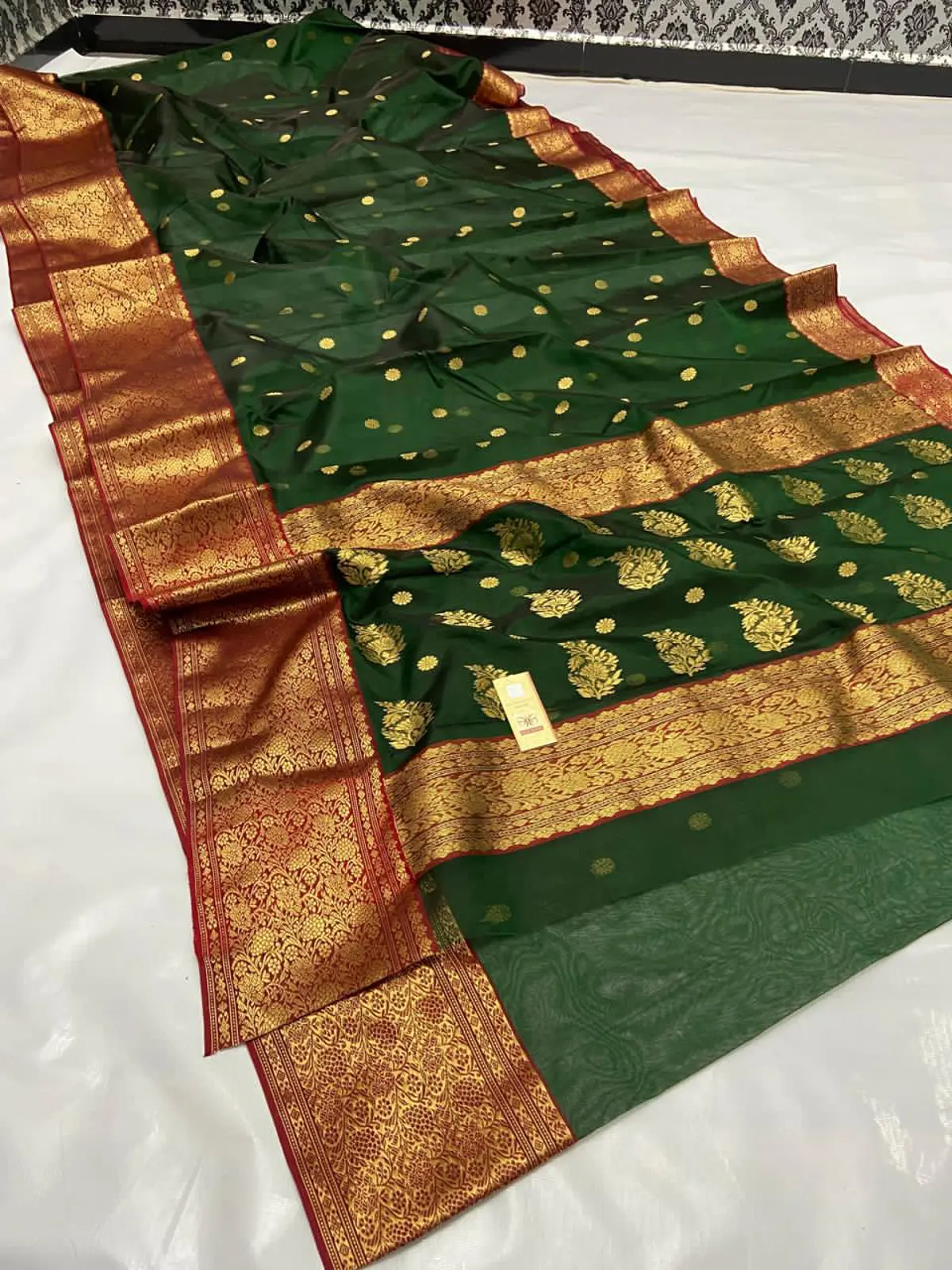 Handwoven Emerald Verdant, Ruby Crimson, Antique Gold Emerald Verdant, Ruby Crimson, Antique Gold Kataan Silk Saree - Authentic Chanderi Silk Saree Chanderi Saree - View 1