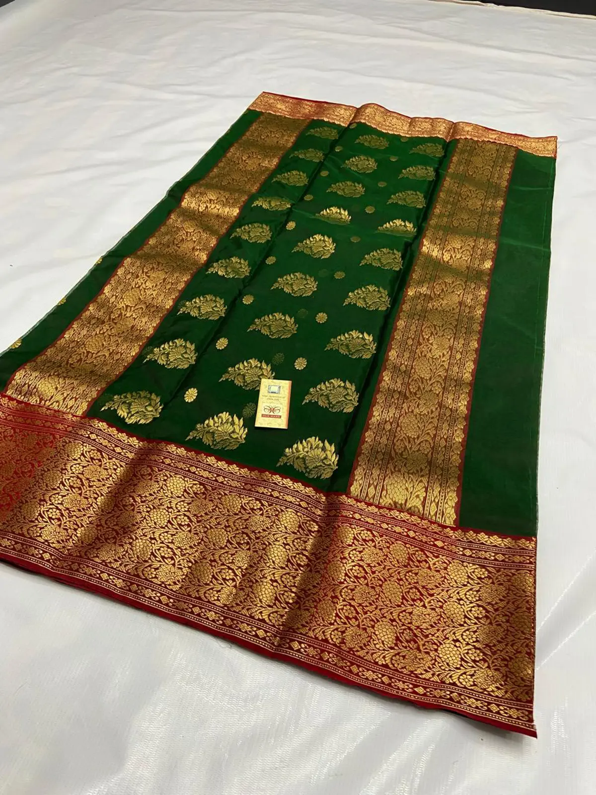 Handwoven Emerald Verdant, Ruby Crimson, Antique Gold Emerald Verdant, Ruby Crimson, Antique Gold Kataan Silk Saree - Authentic Chanderi Silk Saree Chanderi Saree - View 2