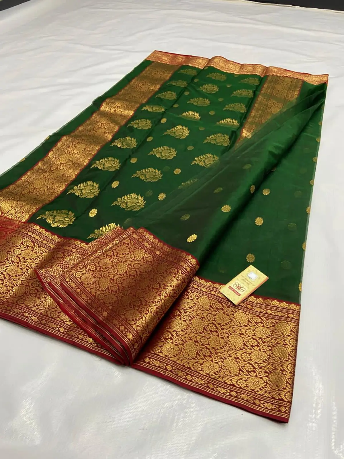 Handwoven Emerald Verdant, Ruby Crimson, Antique Gold Emerald Verdant, Ruby Crimson, Antique Gold Kataan Silk Saree - Authentic Chanderi Silk Saree Chanderi Saree - View 3