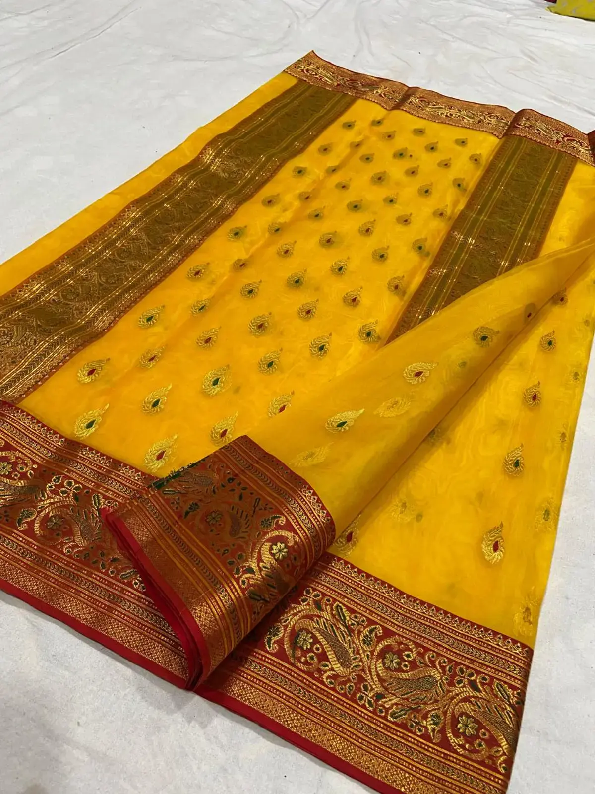Handwoven Emerald Verdant & Antique Gold Emerald Verdant with Antique Gold Zari Bootis Chanderi Saree - Authentic Chanderi Silk Saree Chanderi Saree