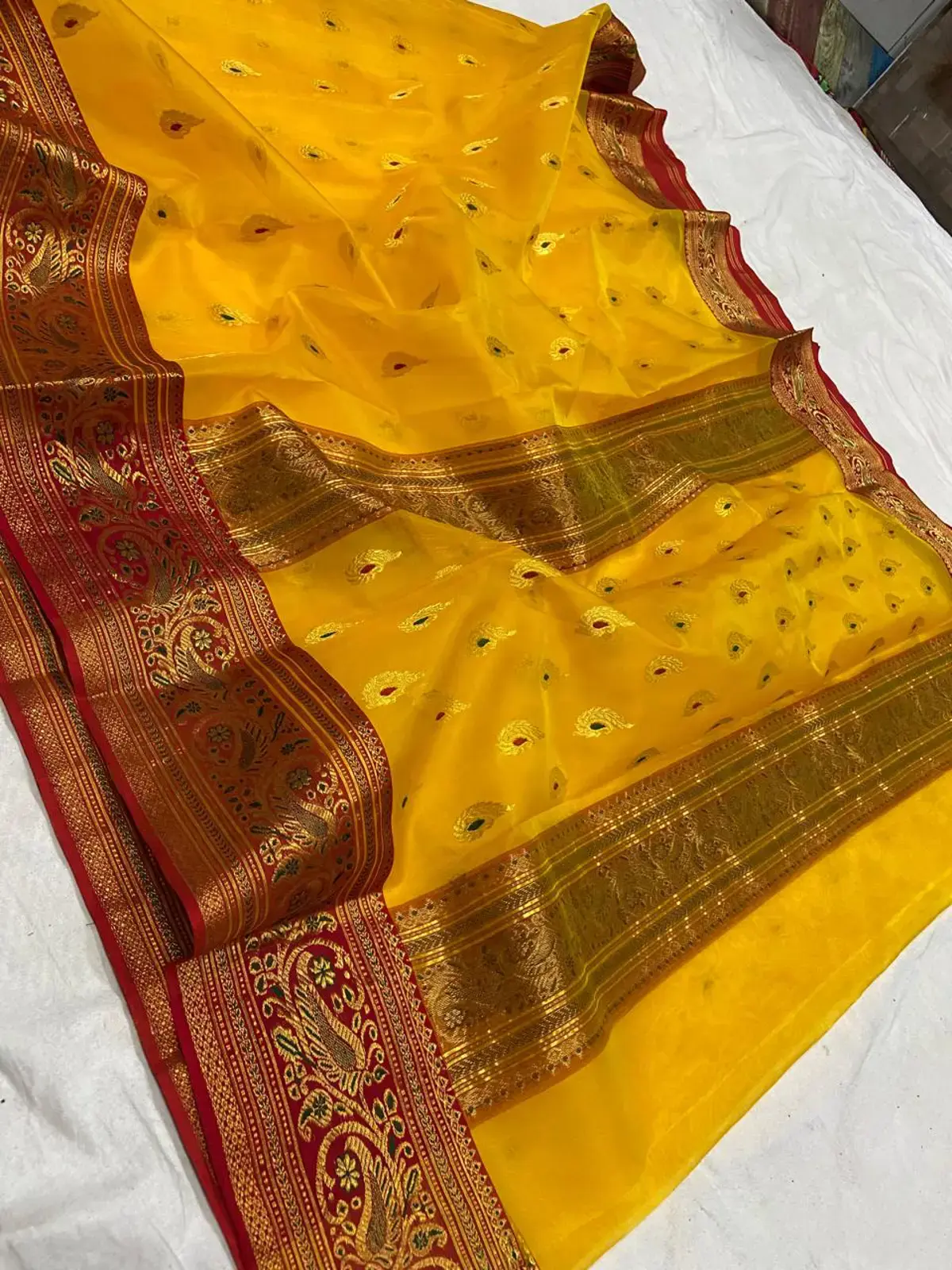 Handwoven Emerald Verdant & Antique Gold Emerald Verdant with Antique Gold Zari Bootis Chanderi Saree - Authentic Chanderi Silk Saree Chanderi Saree - View 2