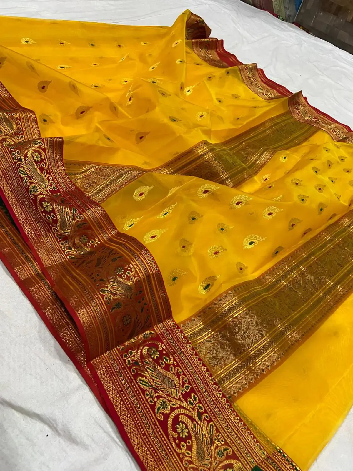 Handwoven Emerald Verdant & Antique Gold Emerald Verdant with Antique Gold Zari Bootis Chanderi Saree - Authentic Chanderi Silk Saree Chanderi Saree - View 3