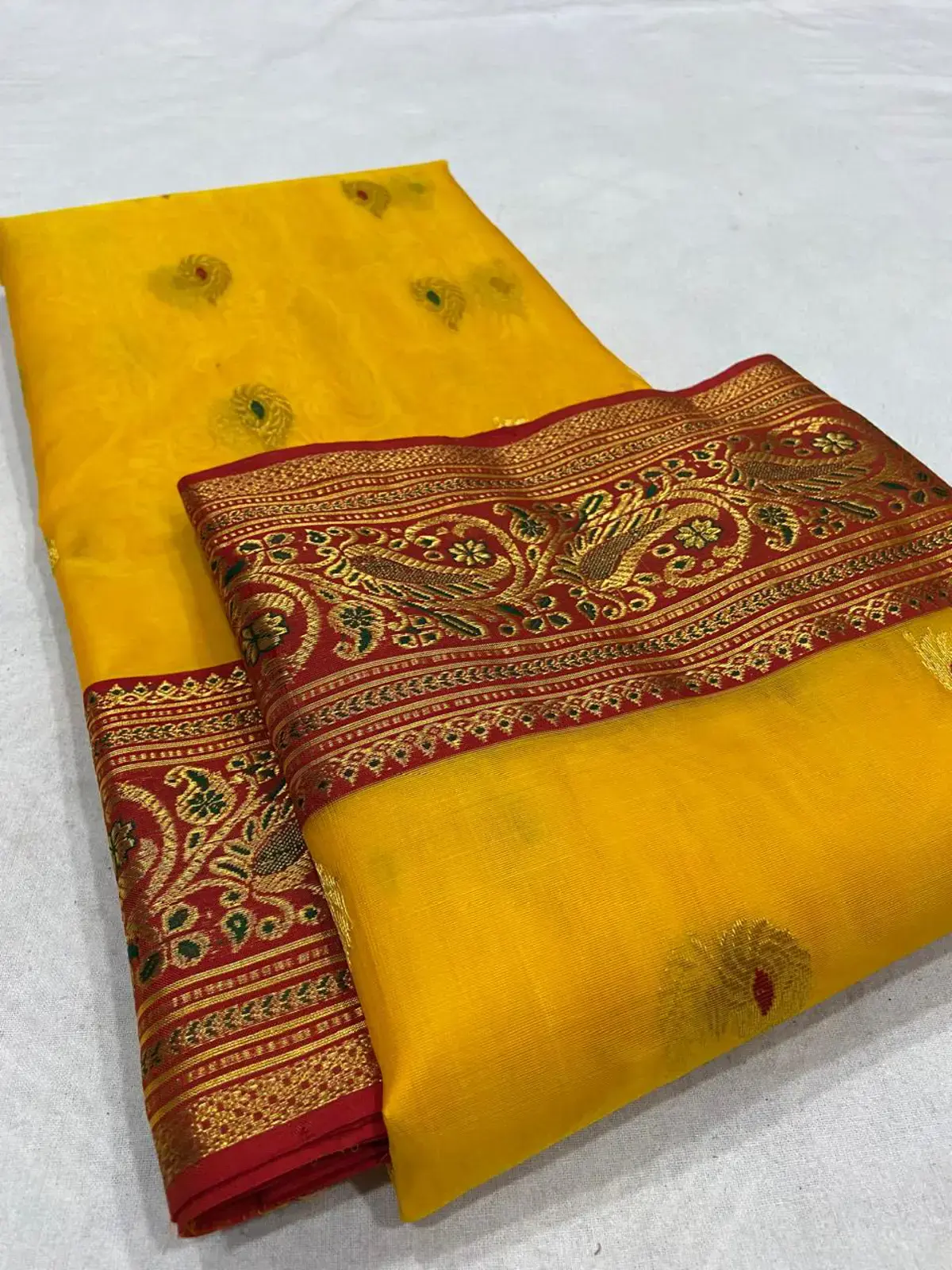 Handwoven Emerald Verdant & Antique Gold Emerald Verdant with Antique Gold Zari Bootis Chanderi Saree - Authentic Chanderi Silk Saree Chanderi Saree - View 4
