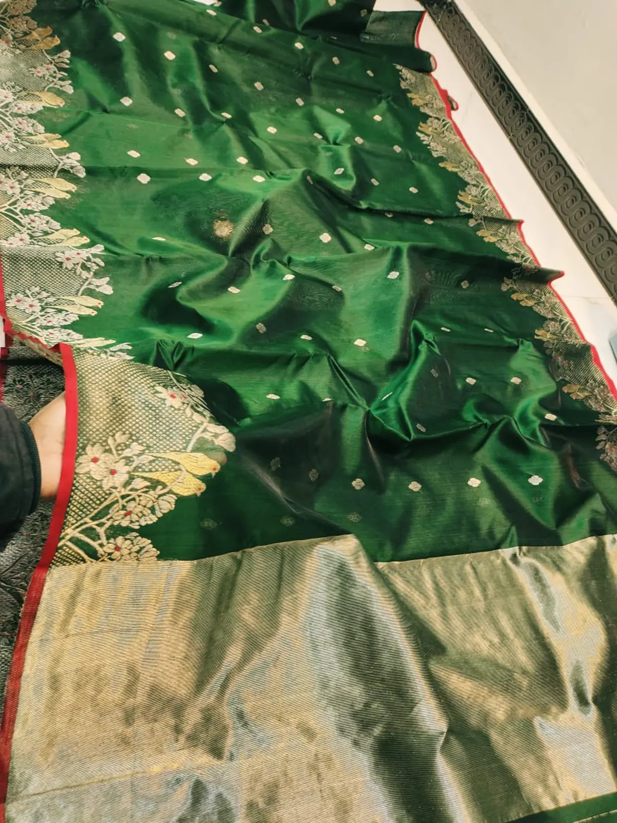 Handwoven Emerald Verdant with Antique Gold Zari Emerald Verdant with Antique Gold Zari Pattu Silk Saree - Authentic Chanderi Silk Saree Chanderi Saree - View 1