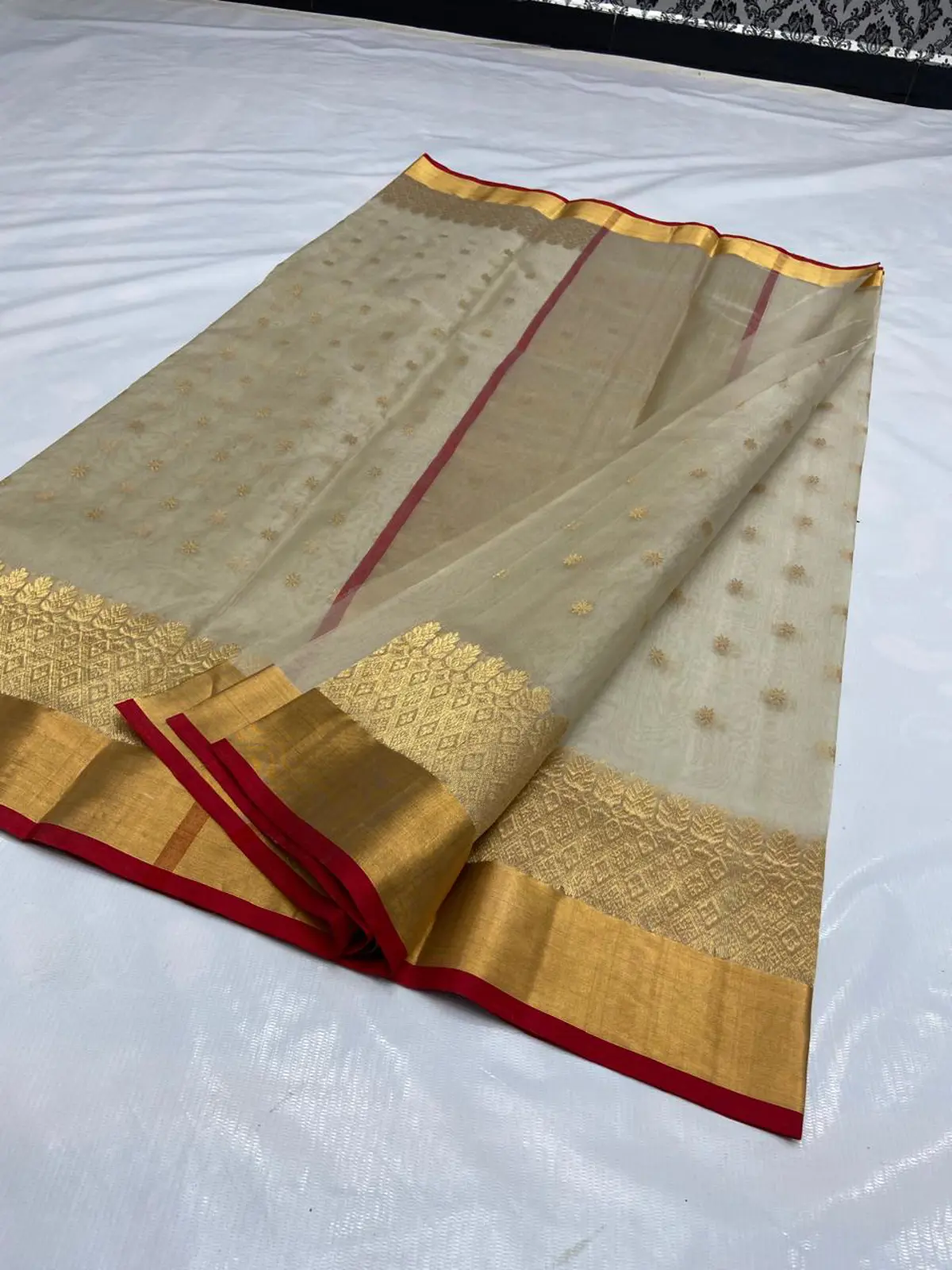 Handwoven Ethereal Ivory with Gilded Gold and Crimson Accents Ethereal Ivory with Gilded Gold and Crimson Accents Kataan Silk Saree - Authentic Chanderi Silk Saree Chanderi Saree - View 3