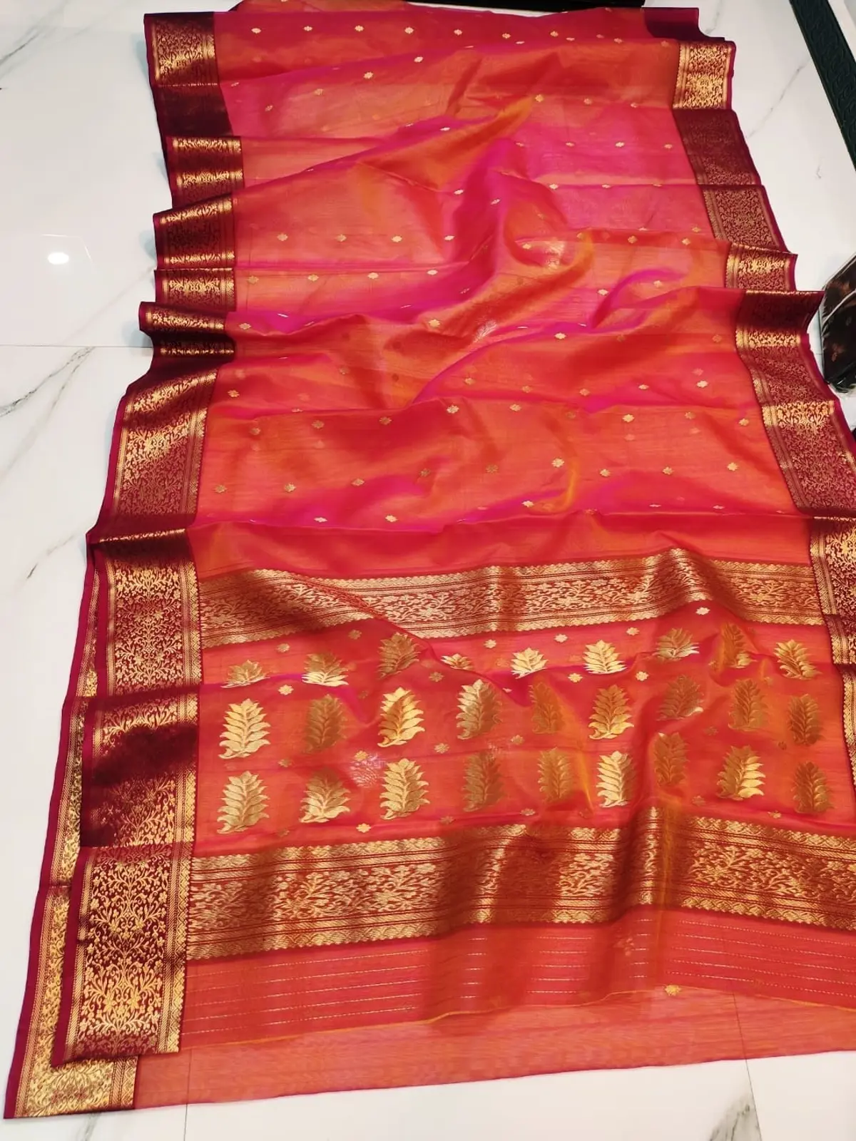Handwoven Fuchsia & Coral Ombre Fuchsia and Coral Ombre with Regal Gold Zari Border and Pallu Chanderi Silk - Authentic Chanderi Silk Saree Chanderi Saree - View 2