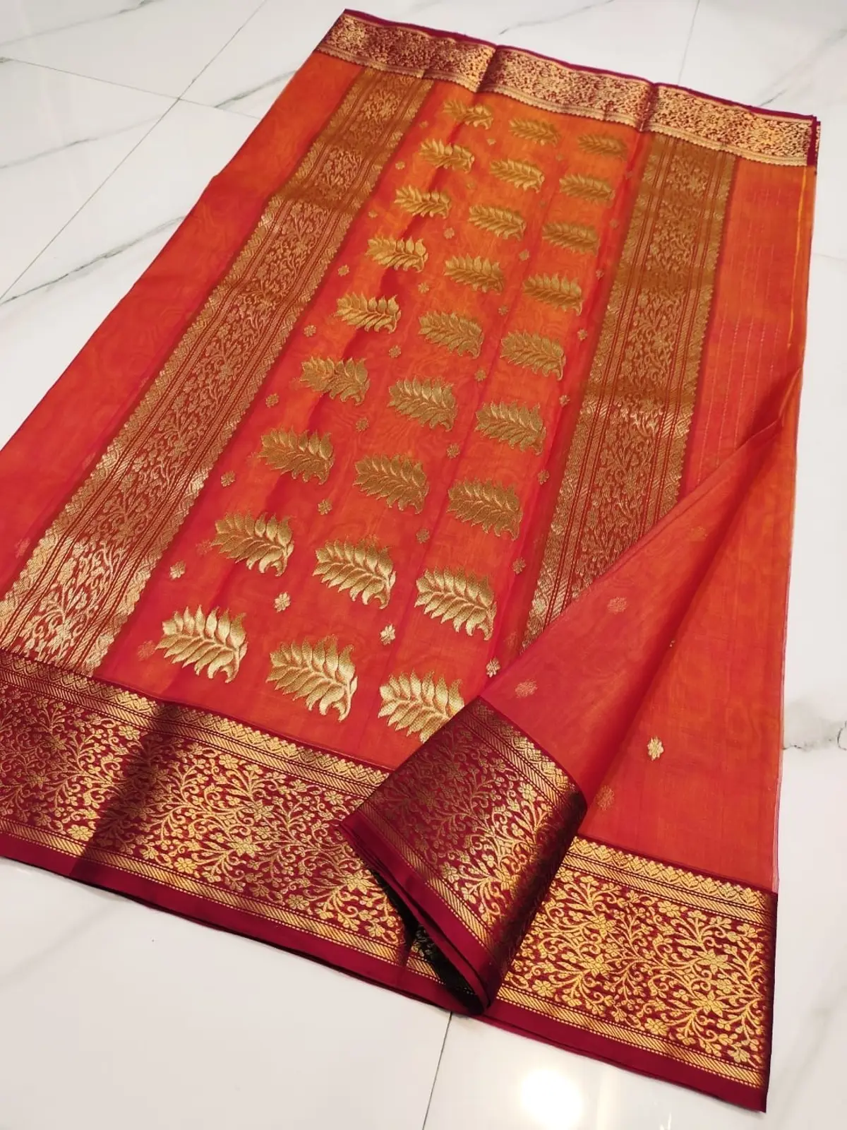 Handwoven Fuchsia & Coral Ombre Fuchsia and Coral Ombre with Regal Gold Zari Border and Pallu Chanderi Silk - Authentic Chanderi Silk Saree Chanderi Saree - View 5
