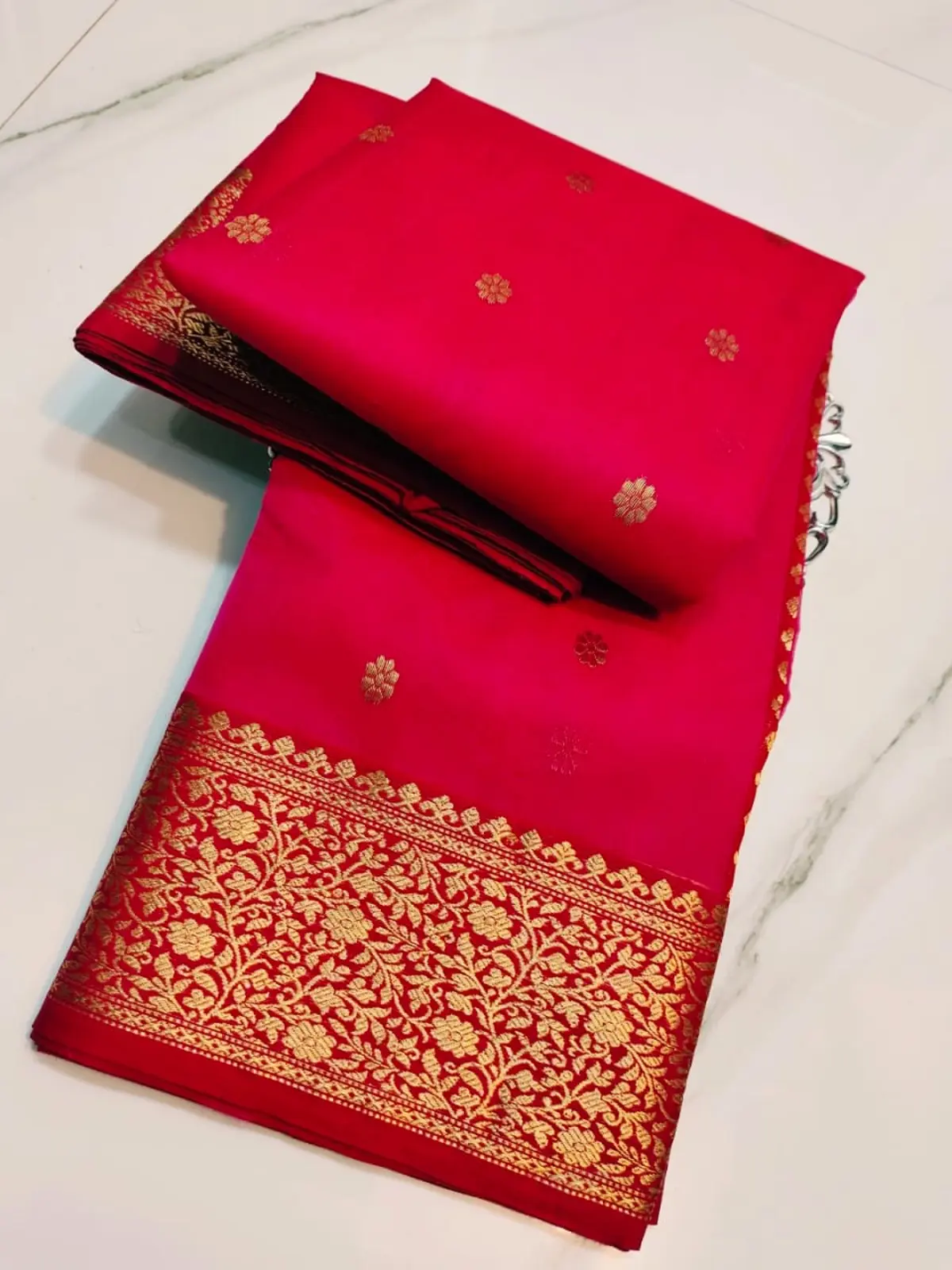 Handwoven Fuchsia Bloom Fuchsia Bloom with Intricate Gold Zari Border Kataan Silk - Authentic Chanderi Silk Saree Chanderi Saree - View 2