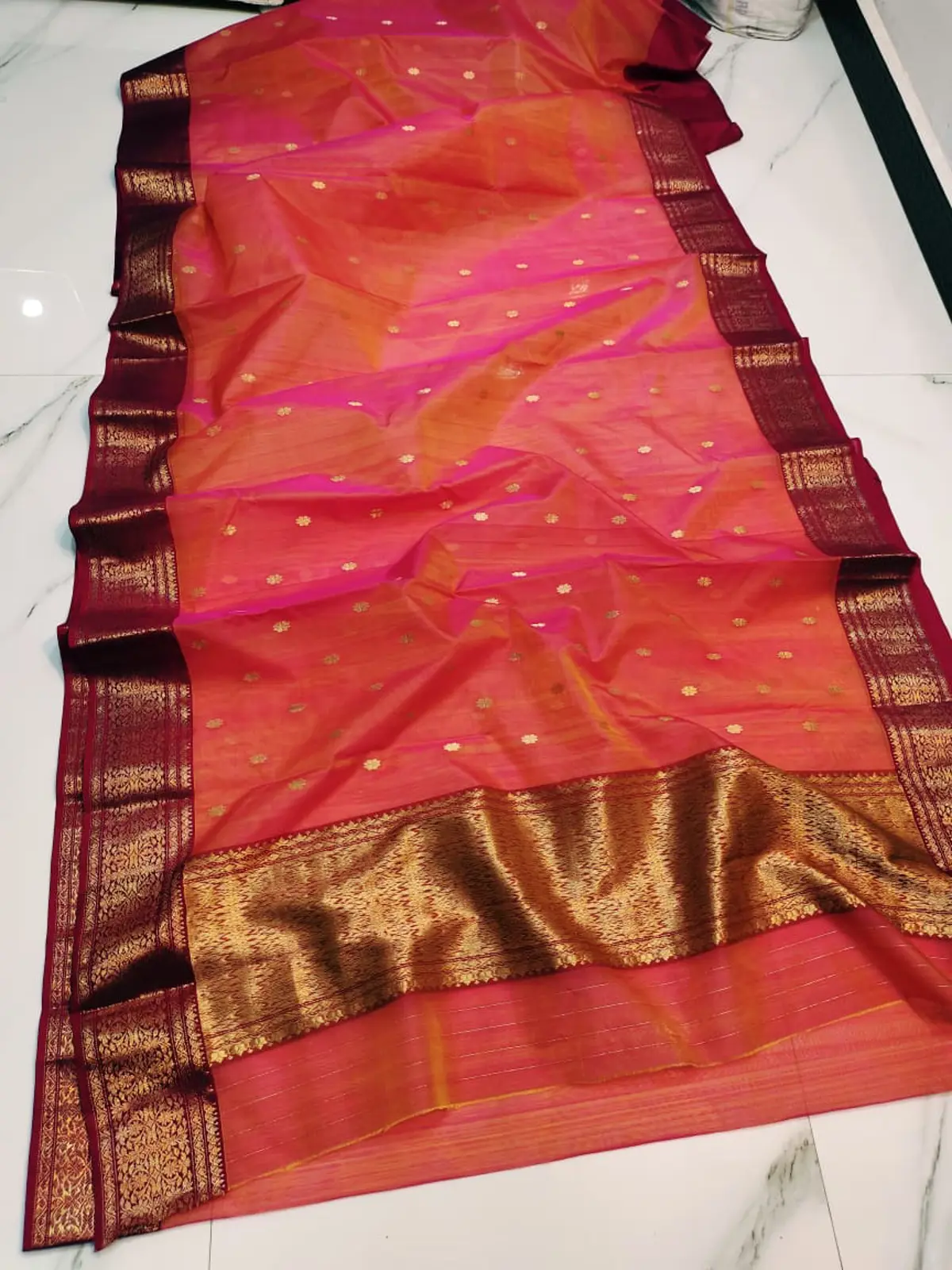 Handwoven Fuchsia-Coral Ombre & Crimson Gold Fuchsia-Coral Ombre and Crimson Gold Fuchsia-Coral Ombre with Opulent Gold Zari Weave Kataan Silk - Authentic Chanderi Silk Saree Chanderi Saree - View 2
