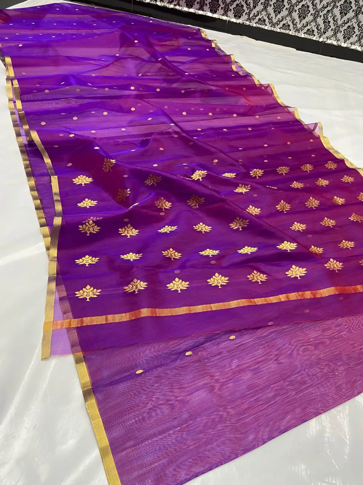 Handwoven Fuchsia Magenta Fuchsia Magenta with Antique Gold Zari Bootis and Border Kataan Silk - Authentic Chanderi Silk Saree Chanderi Saree - View 4