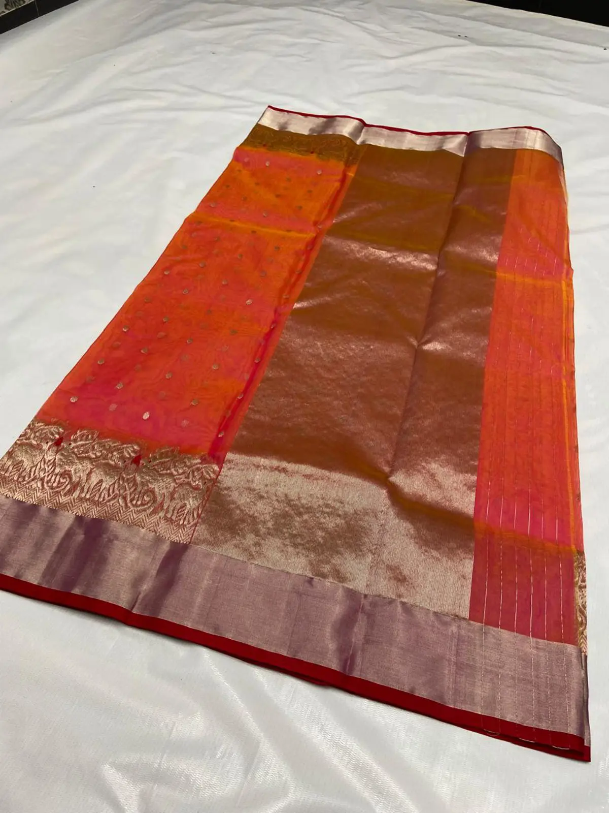 Handwoven Fuchsia Sunset Ombre & Antique Gold Fuchsia Sunset Ombre & Antique Gold Kataan Silk Saree - Authentic Chanderi Silk Saree Chanderi Saree - View 2