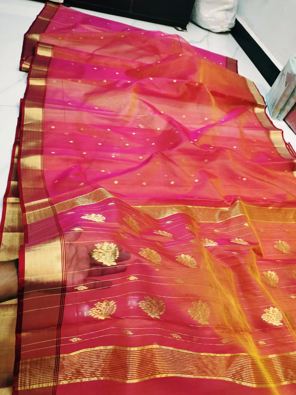 Fuchsia Sunset with Intricate Gold Zari Booti Kataan Silk - Handloom Chanderi Saree