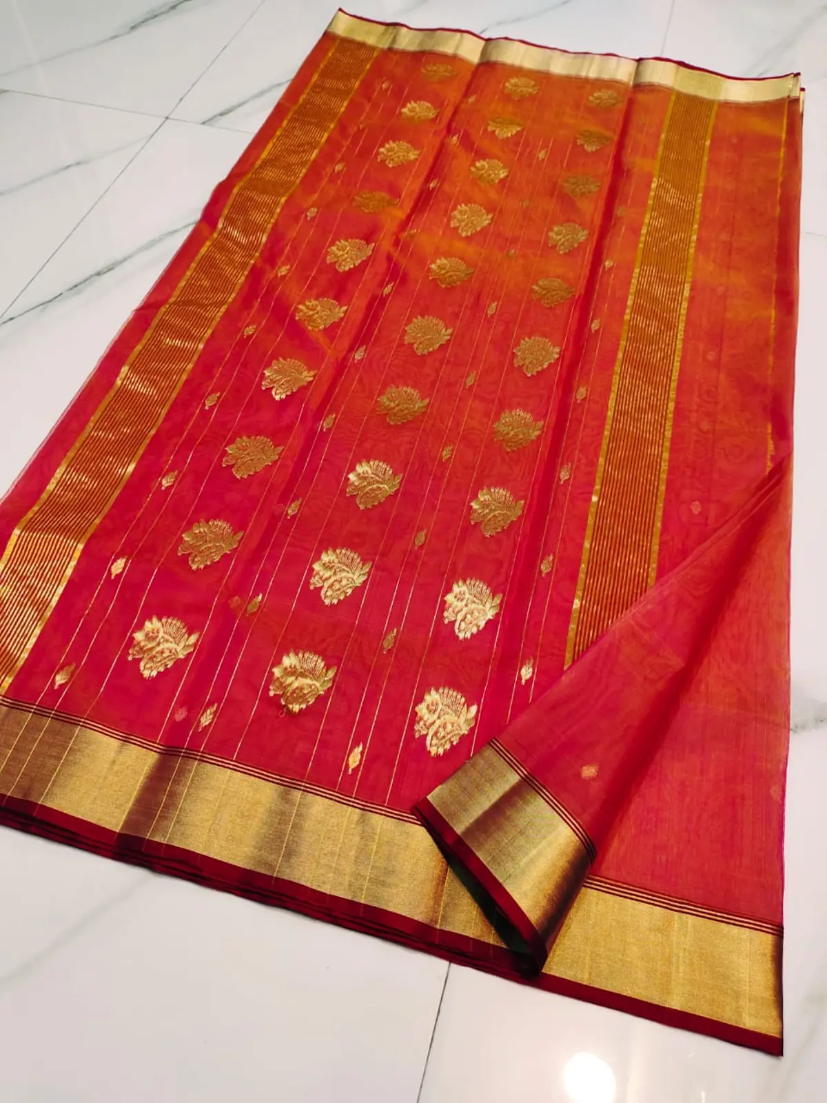 Handwoven Fuchsia Sunset with Golden Zari Fuchsia Sunset with Intricate Gold Zari Booti Kataan Silk - Authentic Chanderi Silk Saree Chanderi Saree - View 4