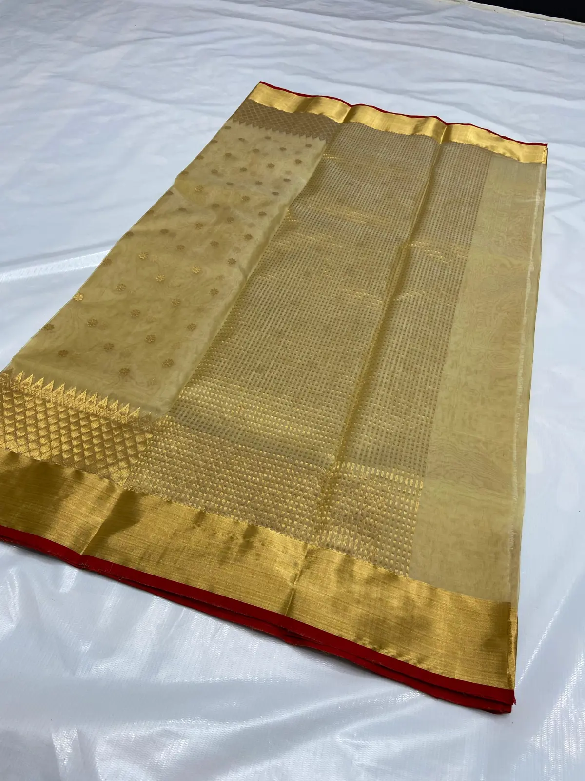 Handwoven Gilded Gold Gilded Gold with Delicate Floral Zari Bootis Kataan Silk - Authentic Chanderi Silk Saree Chanderi Saree - View 3